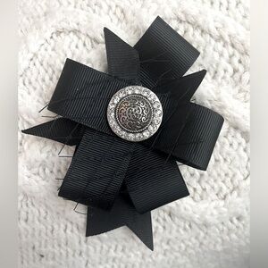 Ribbon brooch